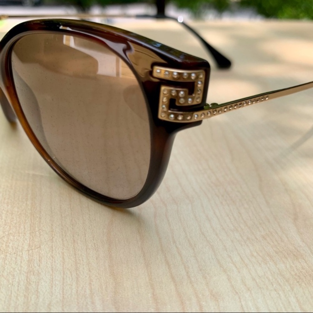 NEW! Authentic VERSACE sunglasses for women with VERSACE case